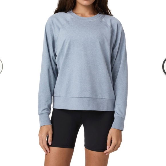 Vuori Tops - Vuori Halo Long Sleeve Crew Pullover M Light Blue